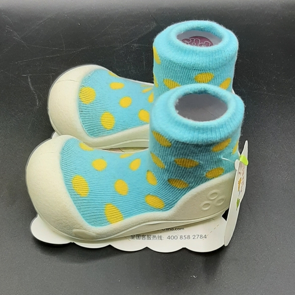 ATTIPAS Blue Polkadot Barefoot Baby Shoes Kids Infants Non Slip Soles 12-18 - Picture 4 of 7